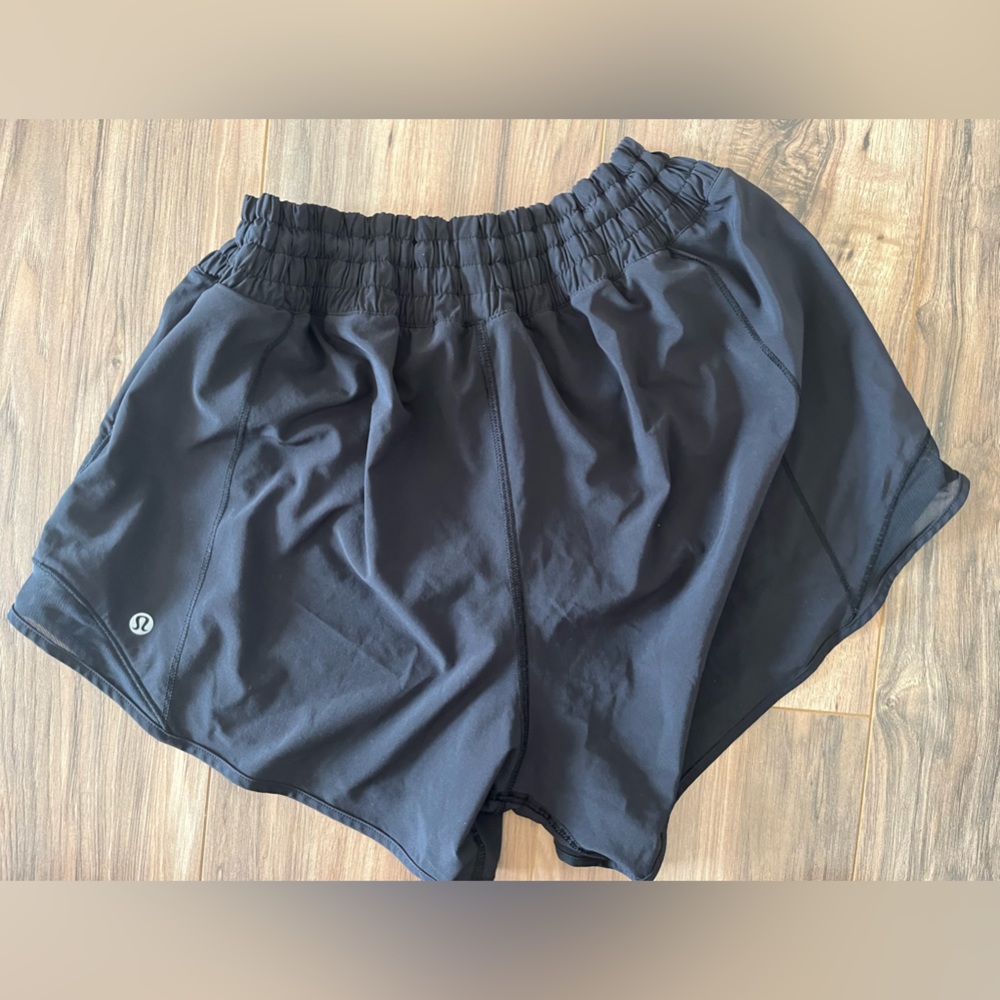 Lulu lemon Hotty Hot high- rise lined shorts 4”. Size 10. Color: black.